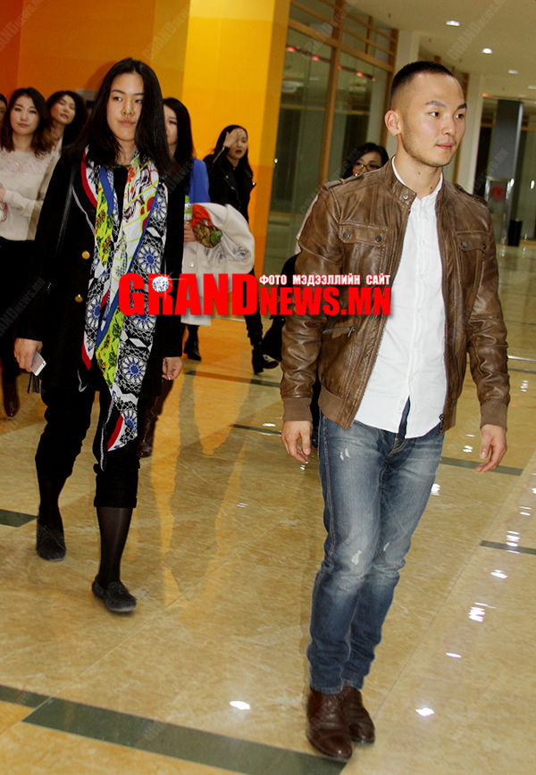 Эко хатагтайн бэр энд байна