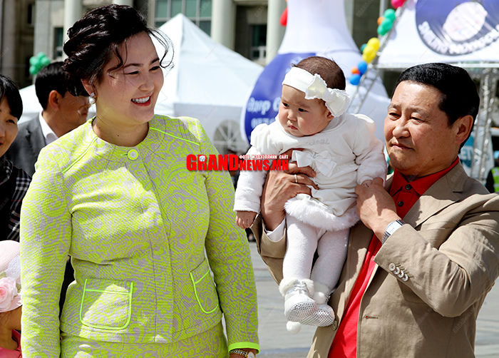 Н.Алтанхуяг  8 хүүхэдтэй боллоо