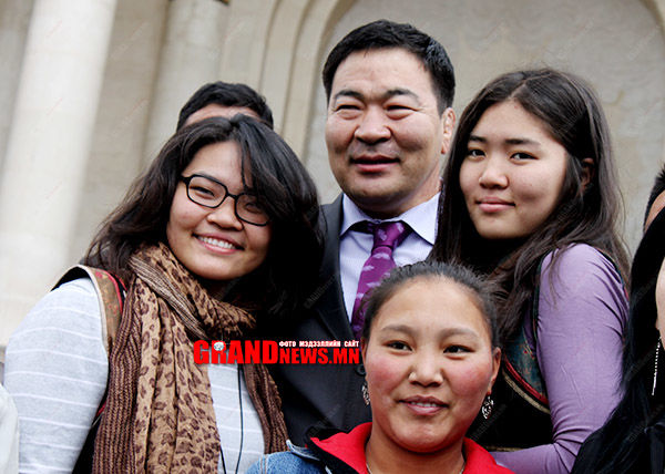 Б.Бат-Эрдэнэ аварга шиг хүүтэй болохыг хүсвэл ...