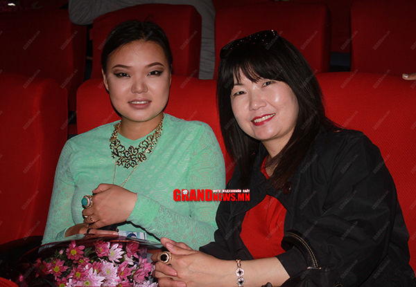 Н.Жанцанноровын нойрыг хугасладаг бүсгүй