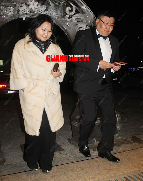 Дүүрэн онигооны эзэн чинь энэ байна!