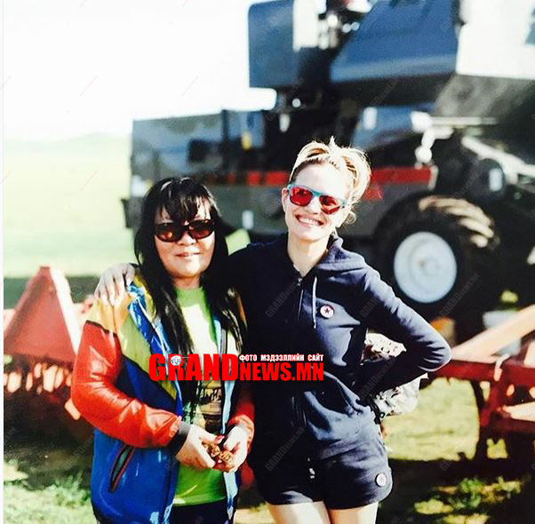 Удган Т.Заманд “од” охидтойгоо зугаалж явна