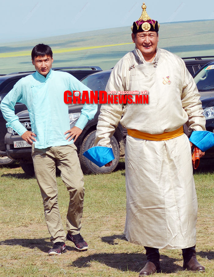 Зааны тугал аавдаа хөөрхөн