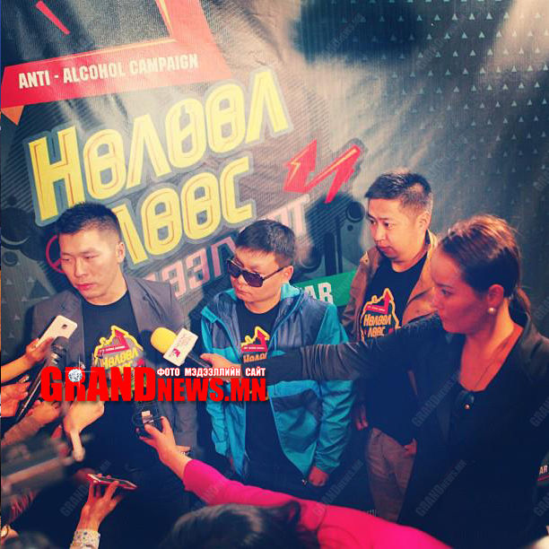 Улс төрч болно л гэнэ шүү