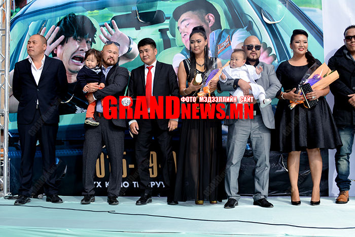 “Такси”-нд суусан нь ...