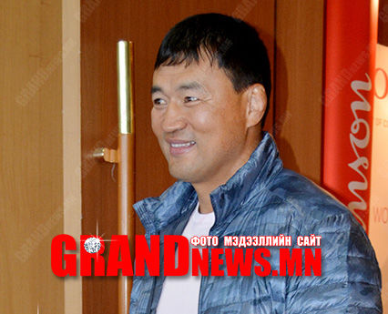 Гурван эхнэртэйгээ, гутлаа гундтал ханилаа юу