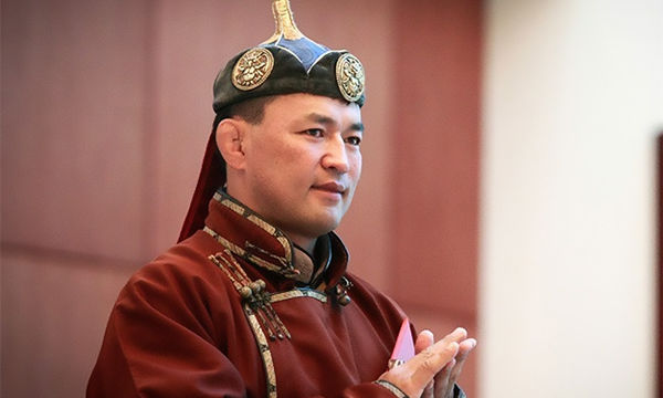 А.Сүхбат  АН-тай, АН-гүй ялах уу?