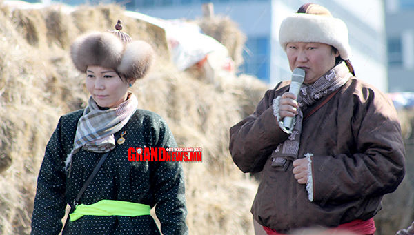 С.Жавхлан, Т.Баясгалан нар хандиваа хүлээлгэн өглөө!