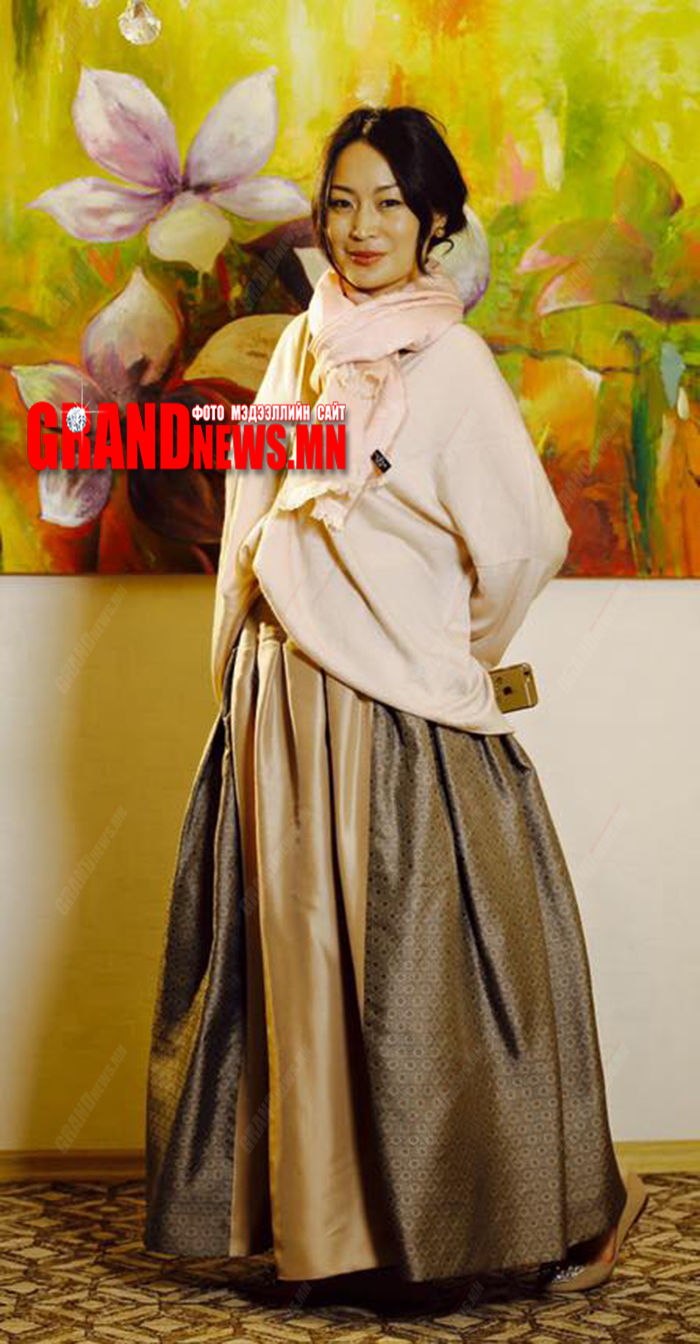 П.Анужин жирэмсэн болжээ!