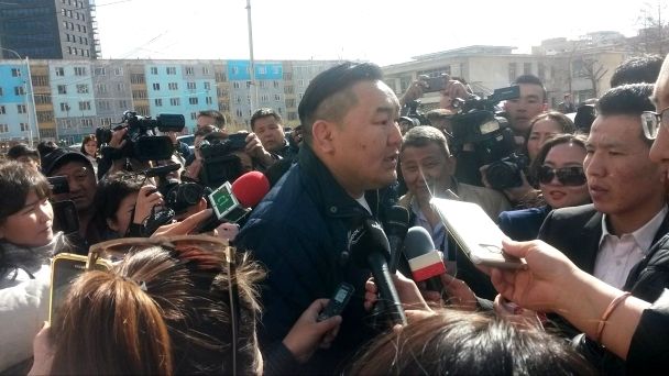 Олимпийн аврага Н.Түвшинбаяр, Их аварга Д.Дагвадорж нар ирлээ 