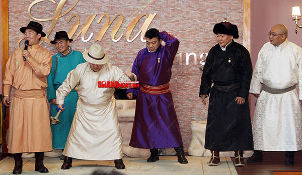 Хошин шогчдын хөгжилтэй өдөр