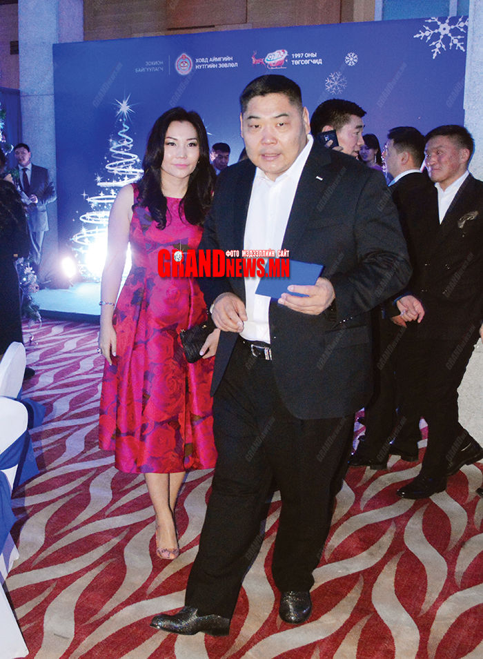 Д.Батбаярт давхраа  хийчихвэл Т.Баясгалан!