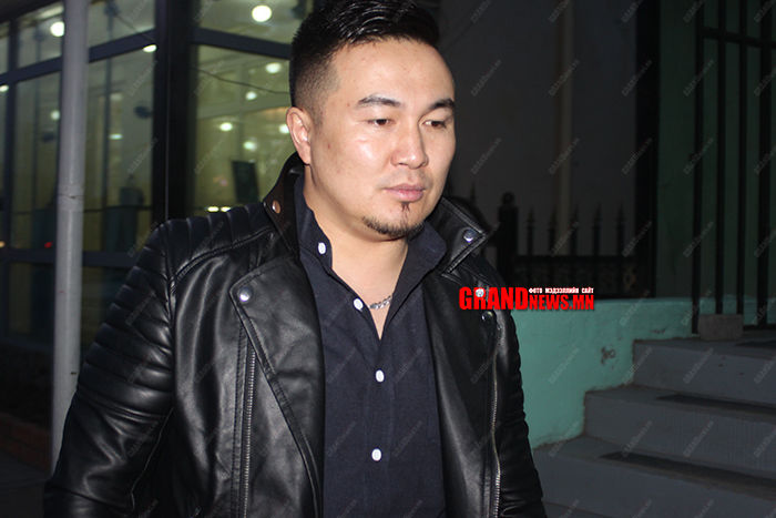 Дэлхийн аварга, наадам ер нь завгүй дээ