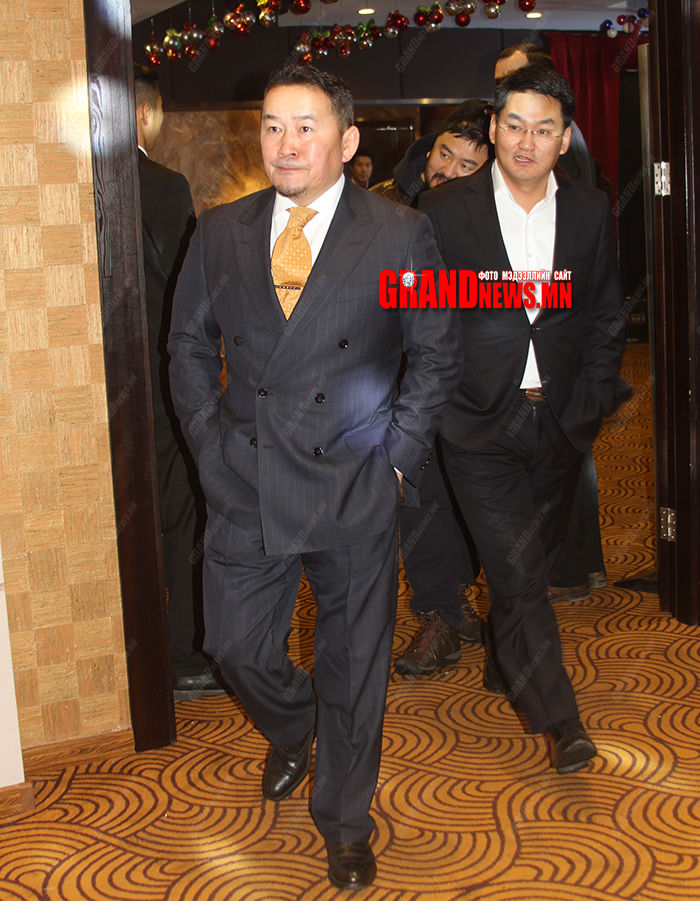 Би хамгийн сайхан сэтгэл булаам залуу