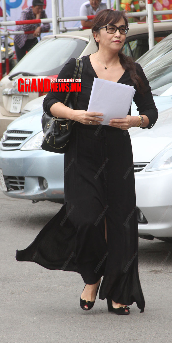 Хаана ч хамгаалагч, хар машинтайгаа