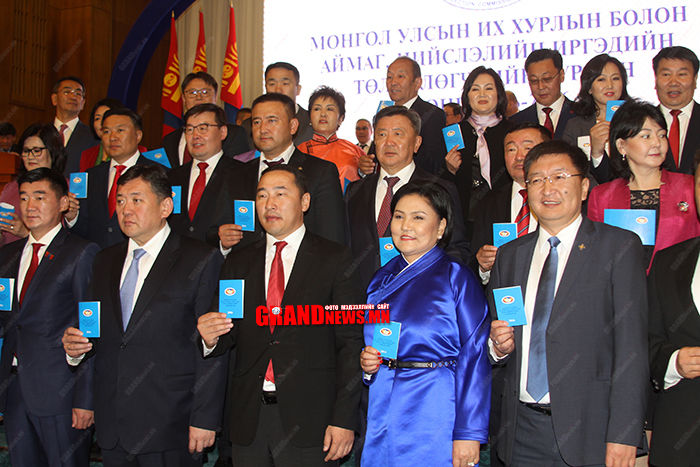 Нэр дэвшигчид мандатаа авлаа /фото/