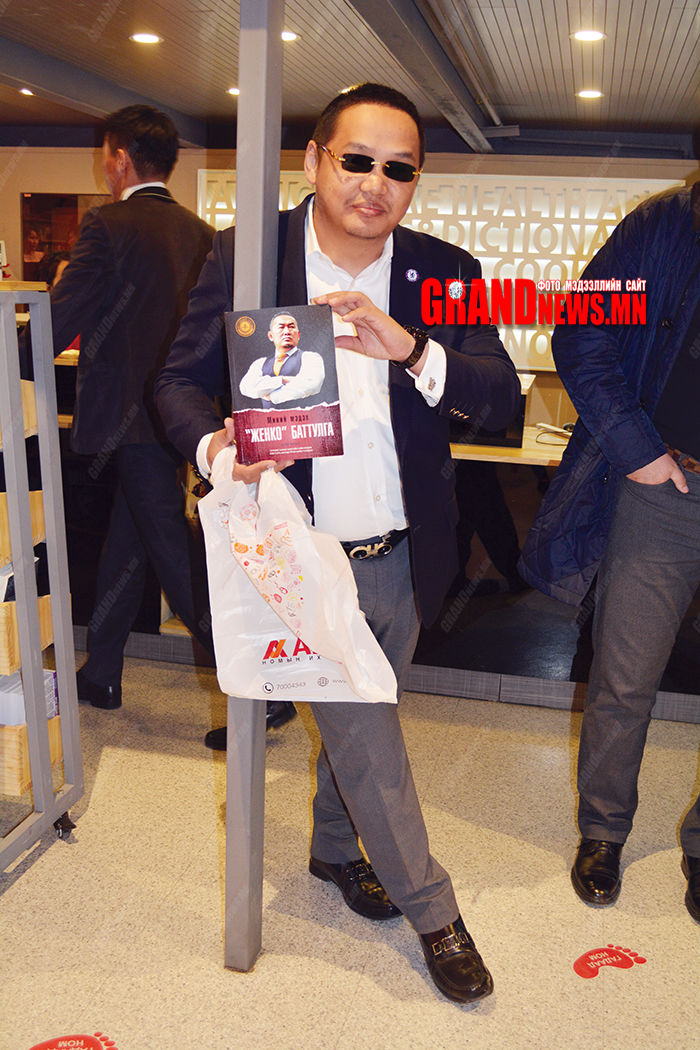 Баарны бүжигчин биш