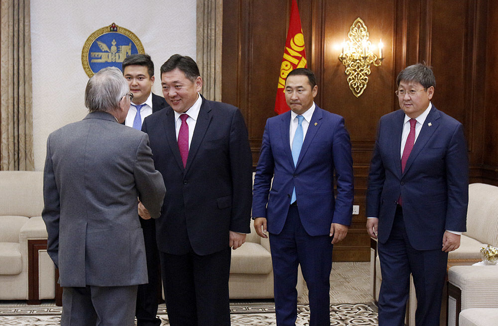 Ю.Цэдэнбалын гэр бүлд хүндэтгэл үзүүллээ