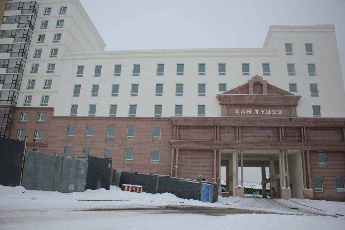 Хохирогч эмэгтэйг хорвоогийн “хог шаар” болгох тактик буюу газрын наймаа