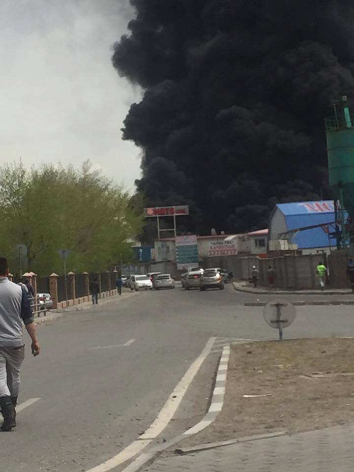 Гурвалжингийн гүүрний орчимд Хөөсөнцөрийн үйлдвэр шатаж байна