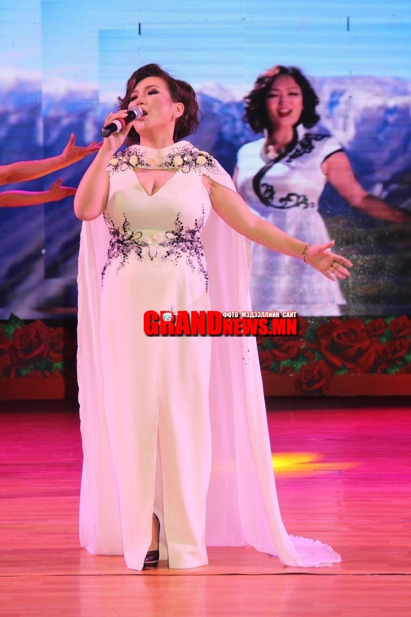 Ө.Уянга сонгодог урлагийг доргиолоо