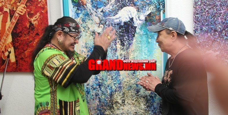 Зурагт буулгасан АЯЛГУУ