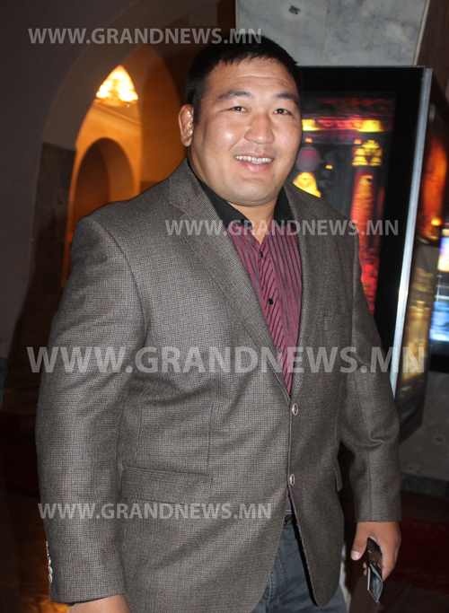 Барилдах эрхийг нь хаслаа 