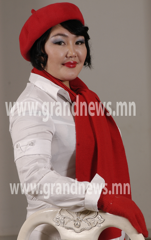 Ц.Хулан  дуучин С.Жавхланг өмөөрөв 