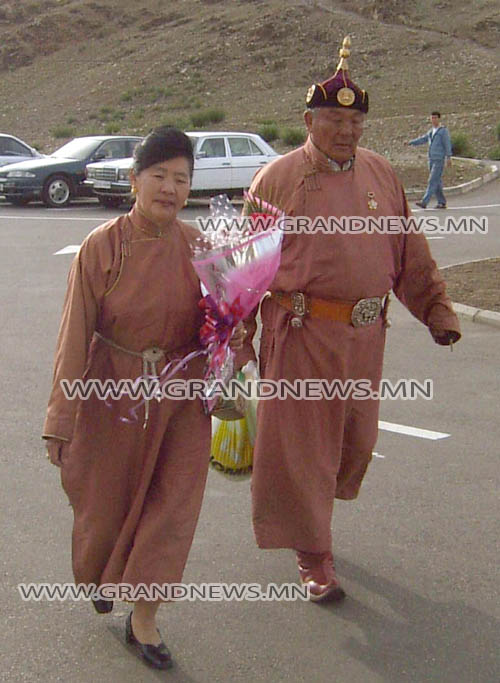 Уулын цэцэг олон боловч...