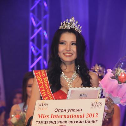 Монголын мисс хоёрт явна