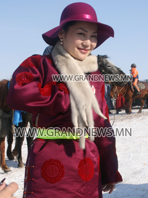 Үнэнээ хэлье, Уруулаа хэвэнд нь оруулсанаа хэлье