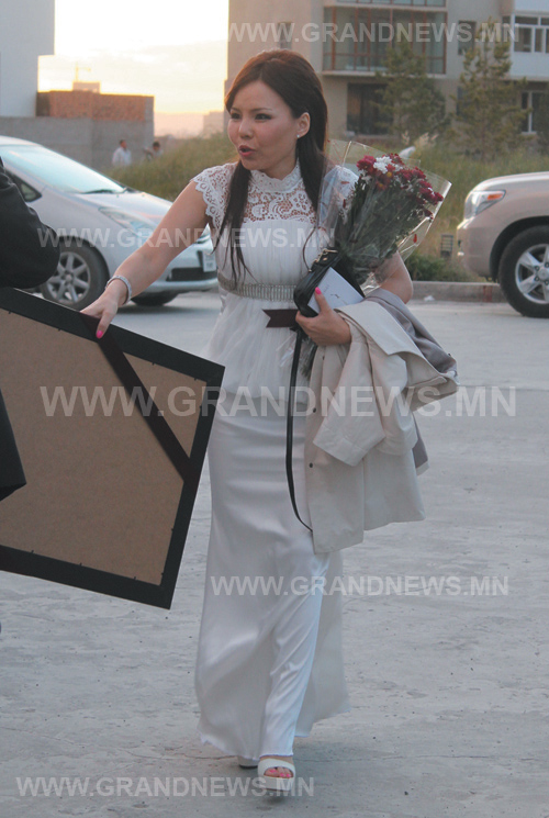 Шинэхэн гавьяат косметикт донтсон уу? 