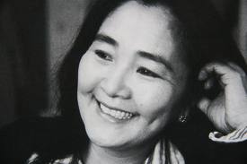 Бүсгүй хүний нүд хамгийн хүчтэй зэвсэг байдаг