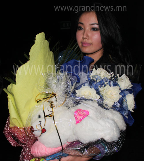 ”Би эмэгтэй хүн” нээлтээ хийлээ 