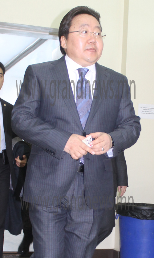 Метилтэй архи, миламинтай сүү хоёрын алийг нь уух уу? Ерөнхийлөгчөө