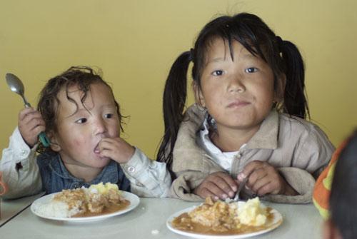 Хүүхдийн эрхийг хувиараа хамгаалъя