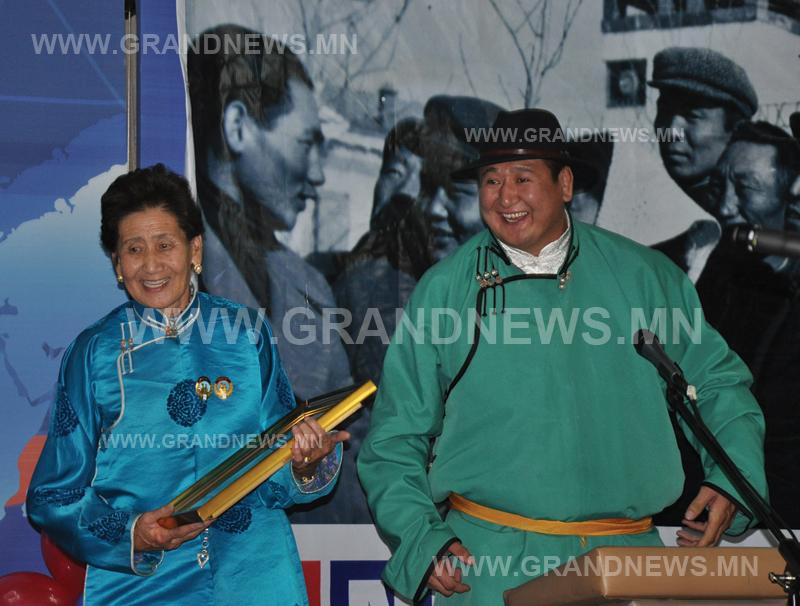 Даян аваргын охин, далай аваргын ээж 