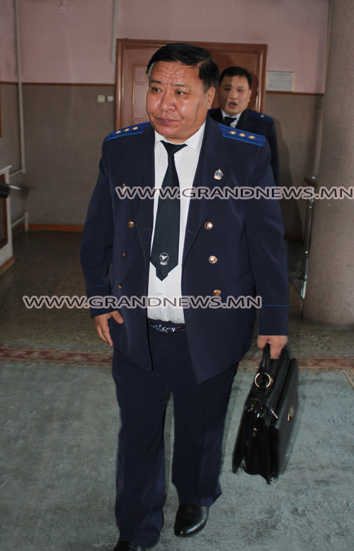 Олон хүнийг гэрчээр байлцуулна 