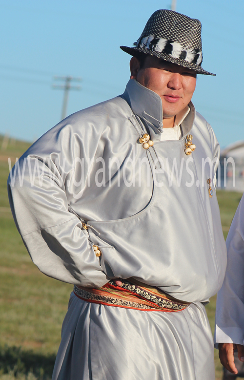 Аварга ахтайгаа арсалдаж, АН-д элсэнэ