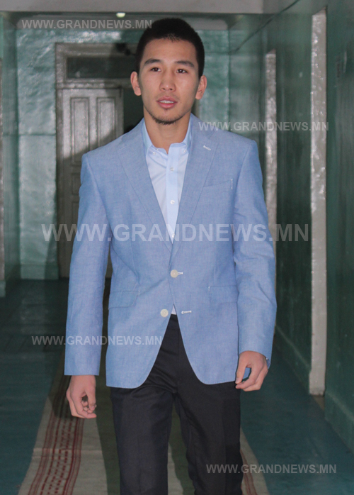  Мөнгөн медаль хүртлээ