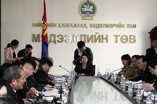 НХХ-ийн сайд эмэгтэй улс төрч байна