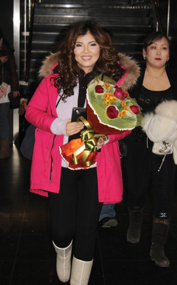 Нара хайраас татгалзжээ…