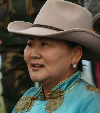 Чимэдцэеэ улс төрд үг хандивлав 