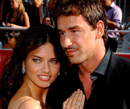 Шинэ хүнээ хүлээсээр…