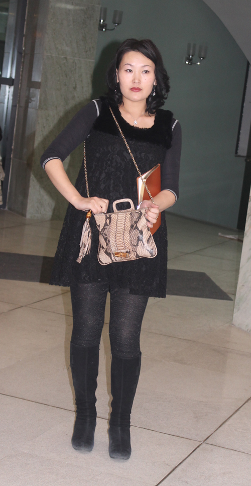 Хөл хүнд Үүрээ…