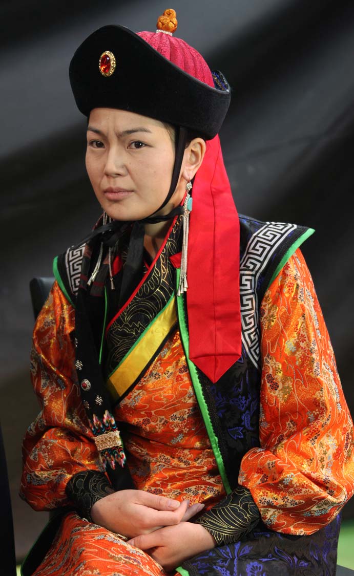 Өөрийгөө эвдсэн дүр…