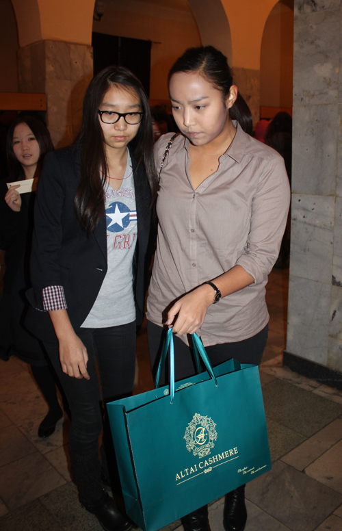 Ерөнхий сайдын ууган охин