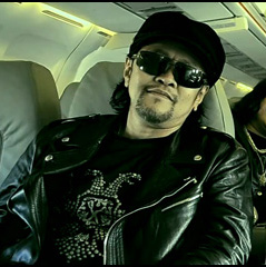 Авсанд ортолоо шавар болох “Битлз”