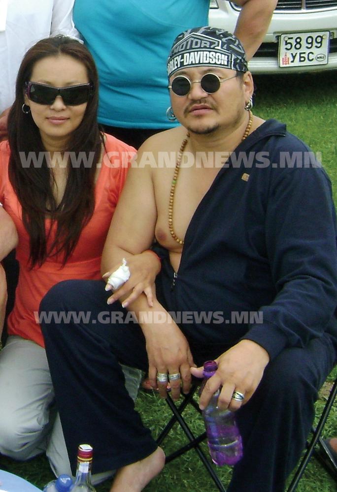 ЛХАГВААГИЙН юбкатай “ЦАГДАА”