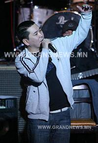 Одон дагуулсан ихрүүд…